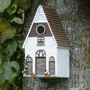 *NIB* Farmhouse Bird Nesting Box